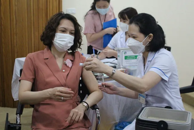 Tin nóng: Việt Nam sắp hoàn thành chiến dịch tiêm vaccine COVID-19 1