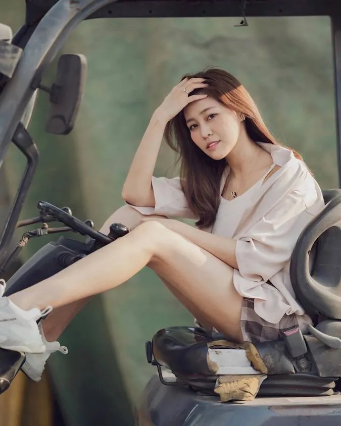 truong-gia-han-va-nhung-nu-nghe-si-kinh-doanh-tinh-duc-lam-chan-dong-cbiz-1