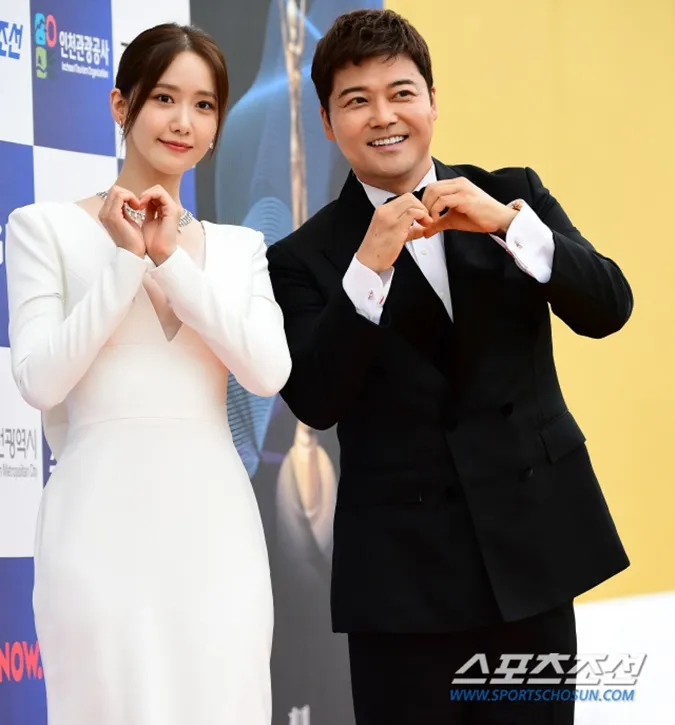 Sao Hàn tại thảm đỏ Giải thưởng Rồng Xanh dành cho Series phim (Blue Dragon Series Awards) 23