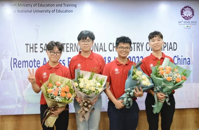 Cả 4 thí sinh Việt Nam đều đoạt Huy chương vàng Olympic Hóa học quốc tế (IChO) năm 2022 - Nguồn ảnh Bộ GD-ĐT
