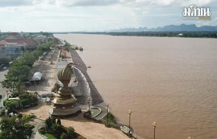 Sáng 19/7, mực nước đo được tại tỉnh Nakhon Phanom (nằm phía Đông Bắc Thái Lan) là khoảng 6 mét, cách mép bờ sông khoảng 3 mét. Ảnh: thailand.postsen.com