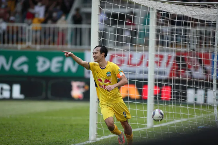 Hà Nội FC bằng điểm đội đầu bảng Hải Phòng - HAGL thắng trận thứ 3 liên tiếp