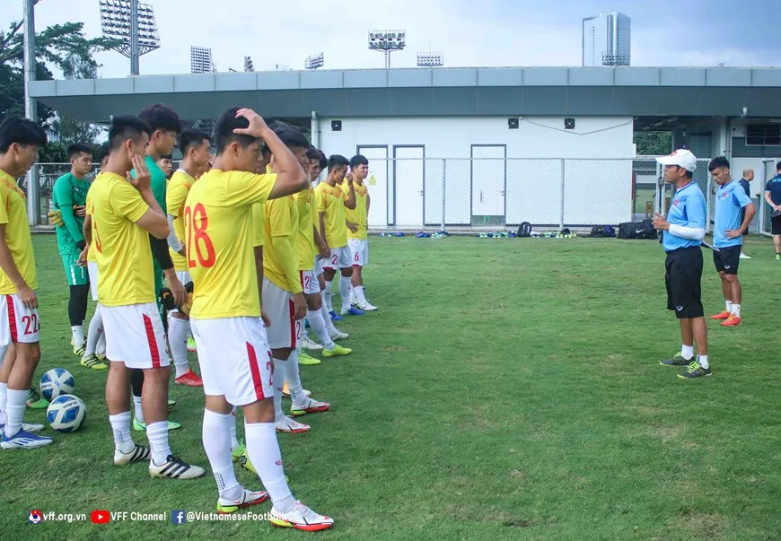 HLV Mai Đức Chung dẫn dắt Việt Nam dự World Cup - HLV Đinh Thế Nam chuẩn bị cho VL U20 châu Á