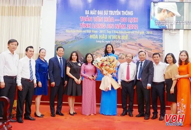 H’Hen Niê làm đại sứ truyền thông cho Tuần Văn hóa – Du lịch tỉnh Long An năm 2022 1
