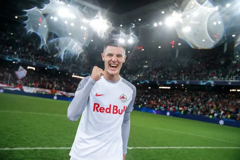 Ronaldo chuẩn bị chốt tương lai - MU giữ Van de Beek và Marcus Rashford