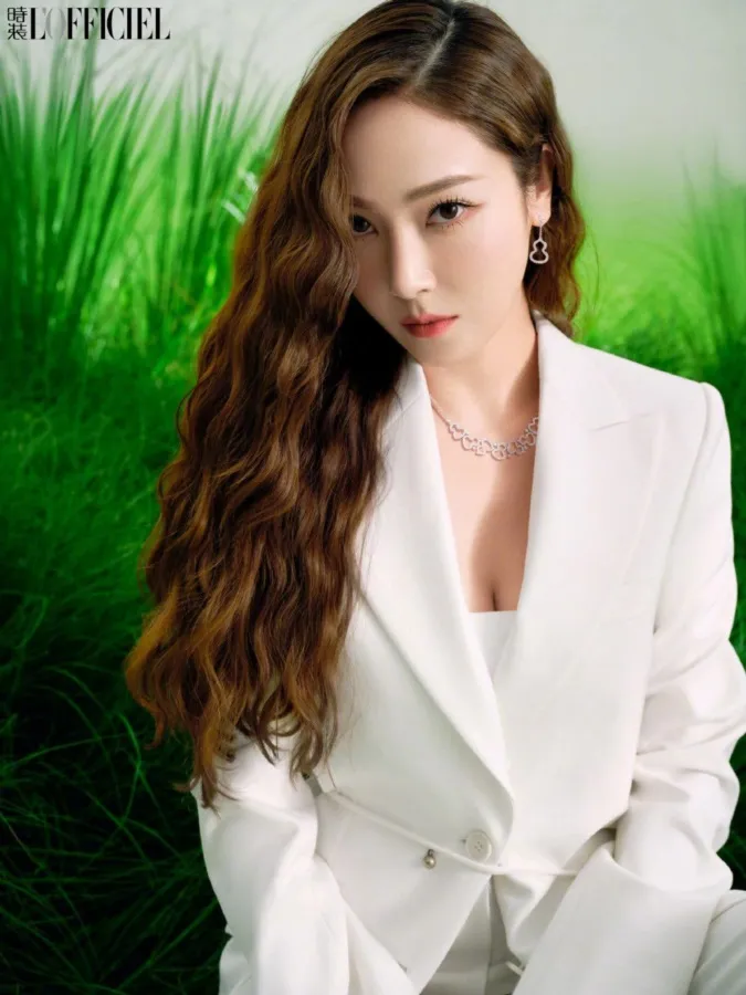 Jessica Jung 'Trung tiến' trên bìa tạp chí Trung Quốc 11