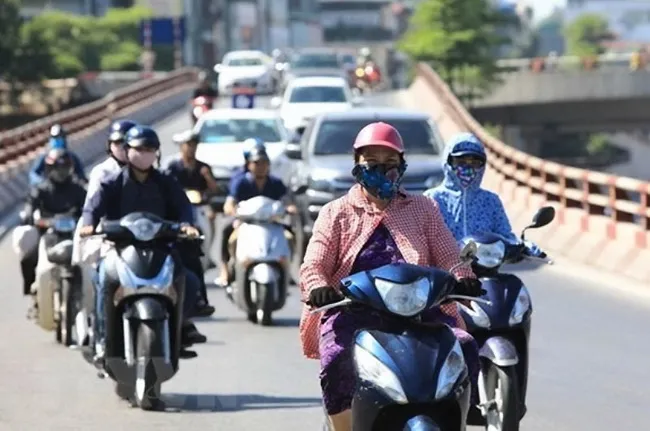 Dự báo thời tiết hôm nay 27/7/2022: Trung bộ nắng nóng, Nam bộ mưa dông vào chiều tối 1