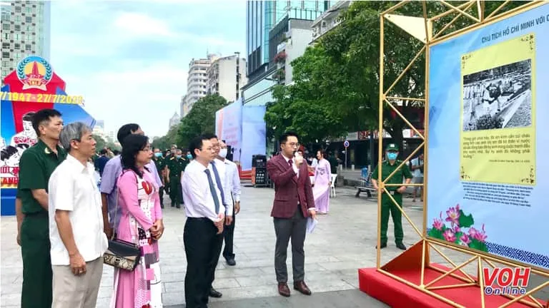  triển lãm “TPHCM khắc sâu đạo lý uống nước nhớ nguồn”. 