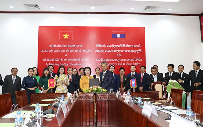 Ủy ban MTTQ Việt Nam TPHCM ký kết ghi nhớ hợp tác với Mặt trận Thủ đô Viêng Chăn – Lào