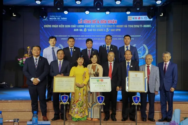 Trường Đại học Nguyễn Tất Thành đón nhận các chứng nhận kiểm định chất lượng giáo dục 1