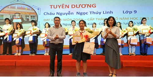 tong-cong-ty-dien-luc-tphcm-trao-61-suat-hoc-bong-nguyen-duc-canh-cho-con-em-nguoi-lao-dong-voh.com.vn-anh1