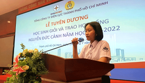 tong-cong-ty-dien-luc-tphcm-trao-61-suat-hoc-bong-nguyen-duc-canh-cho-con-em-nguoi-lao-dong-voh.com.vn-anh3