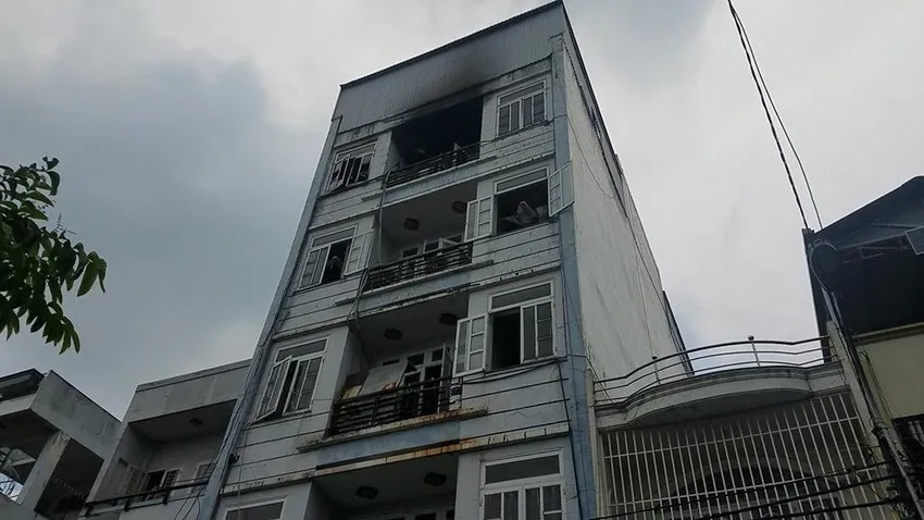 TPHCM: Cháy nhà 4 tầng, người dân hoảng loạn