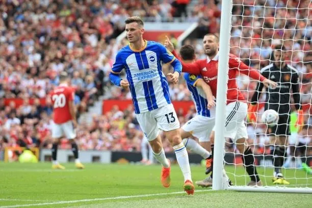 MU thua Brighton ngay trên sân nhà - Leicester đánh rơi chiến thắng trận ra quân