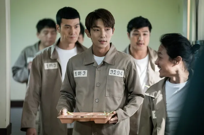 Hội mỹ nam Hàn khoác áo tù nhân vẫn đẹp trai ngời ngời 33