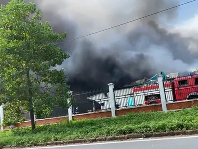 Tin nhanh trưa 8/8: Huy động 30 xe cứu hỏa khống chế cháy lớn tại Khu Công nghiệp Quang Minh 2