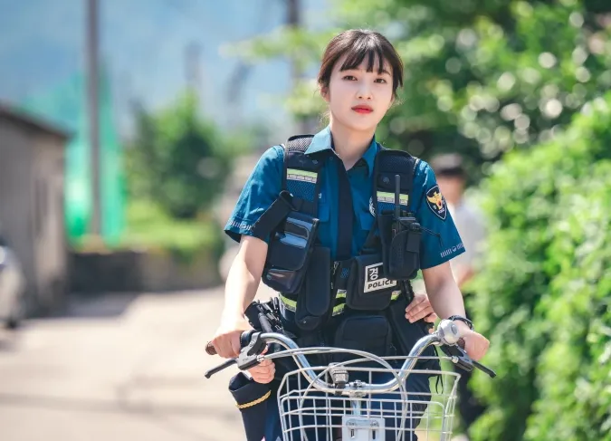 Tạo hình cô nàng cảnh sát xinh đẹp của Joy (Red Velvet) trong bộ phim mới 3
