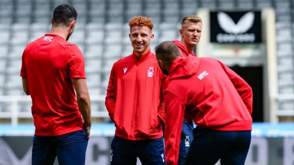 Liverpool khủng hoảng lực lượng - Yaya Toure làm HLV trưởng đội U16 Tottenham