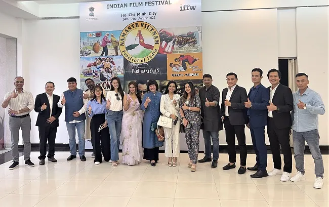 “102 Not Out” tạo ấn tượng với người xem tại Lễ ra mắt Tuần lễ phim Ấn Độ tại Việt Nam 1