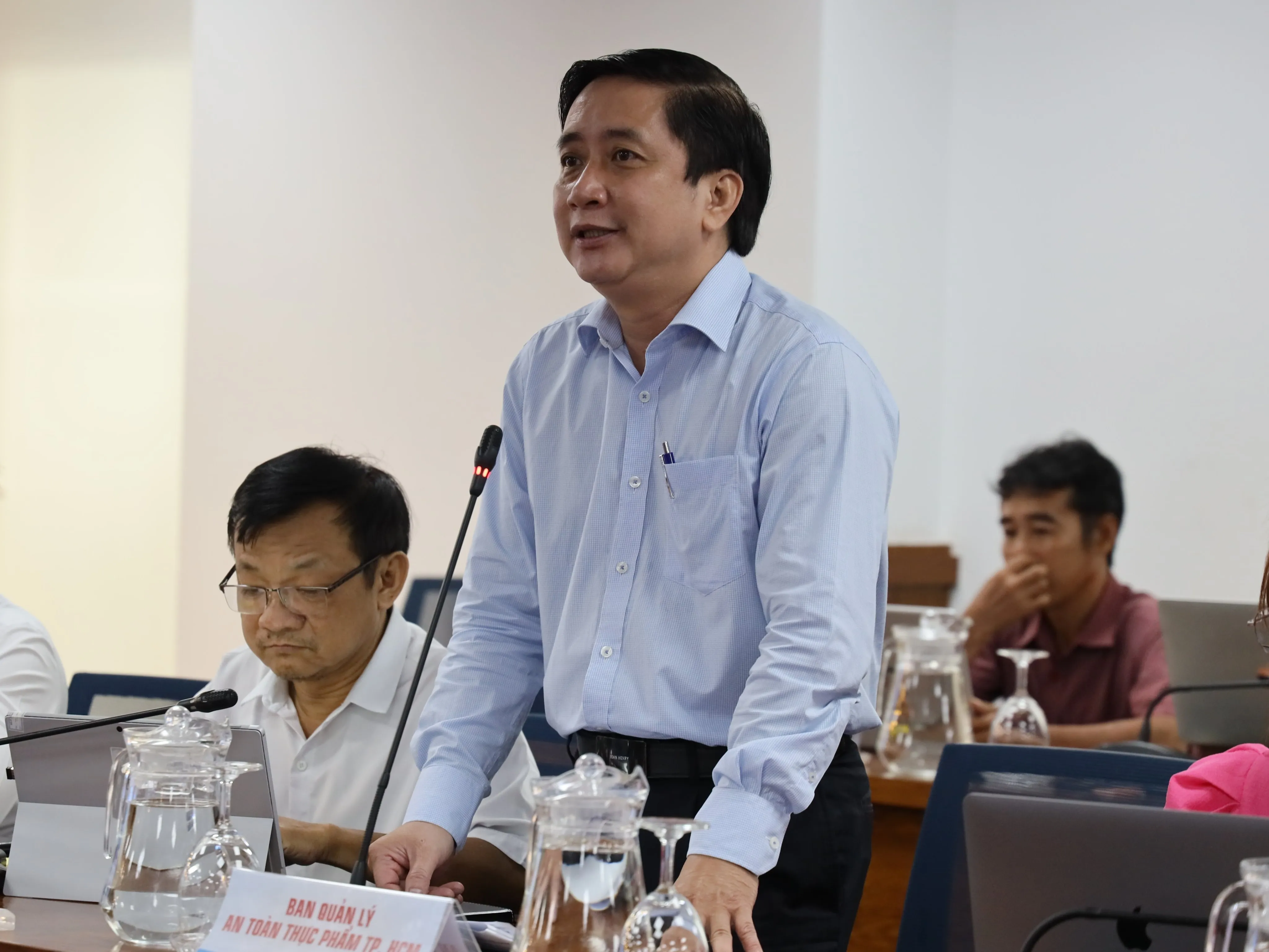 Phó Trưởng ban Ban Quản lý ATTP TP Lê Minh Hải khuyến cáo người dân lưu ý nguồn gốc khi sử dụng bia, rượu.