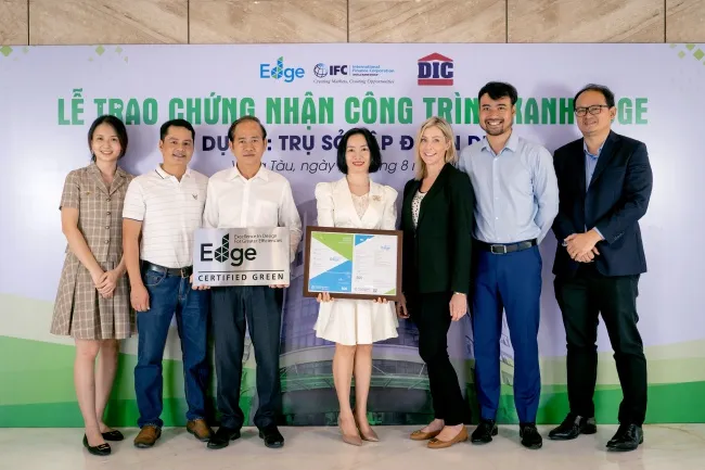   Lễ trao chứng nhận công trình xanh EDGE cho Trụ sở Tập đoàn DIC.