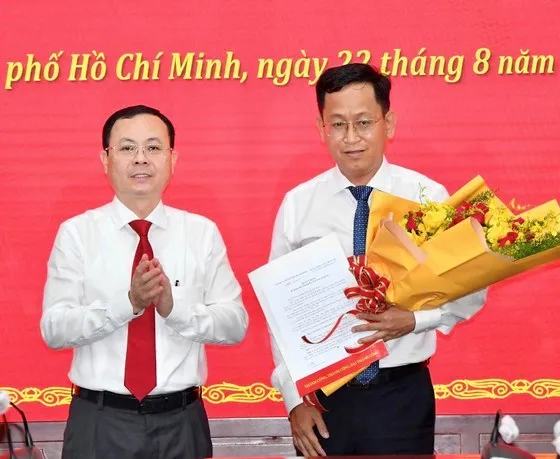 Đồng chí Trần Quốc Trung giữ chức Phó Trưởng Ban Nội chính Thành ủy TPHCM 1