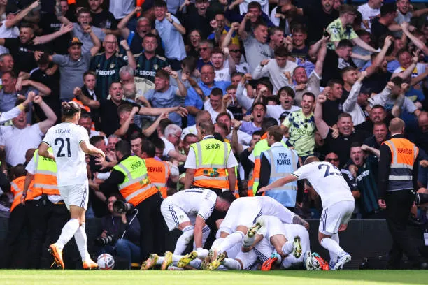 Man City hòa kịch tính Newcastle - Chelsea phơi áo trước Leeds