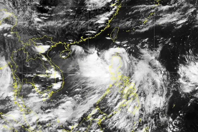 Cập nhật về bão Ma-on: Dự báo đêm nay sẽ vào khu vực Bắc Biển Đông 1