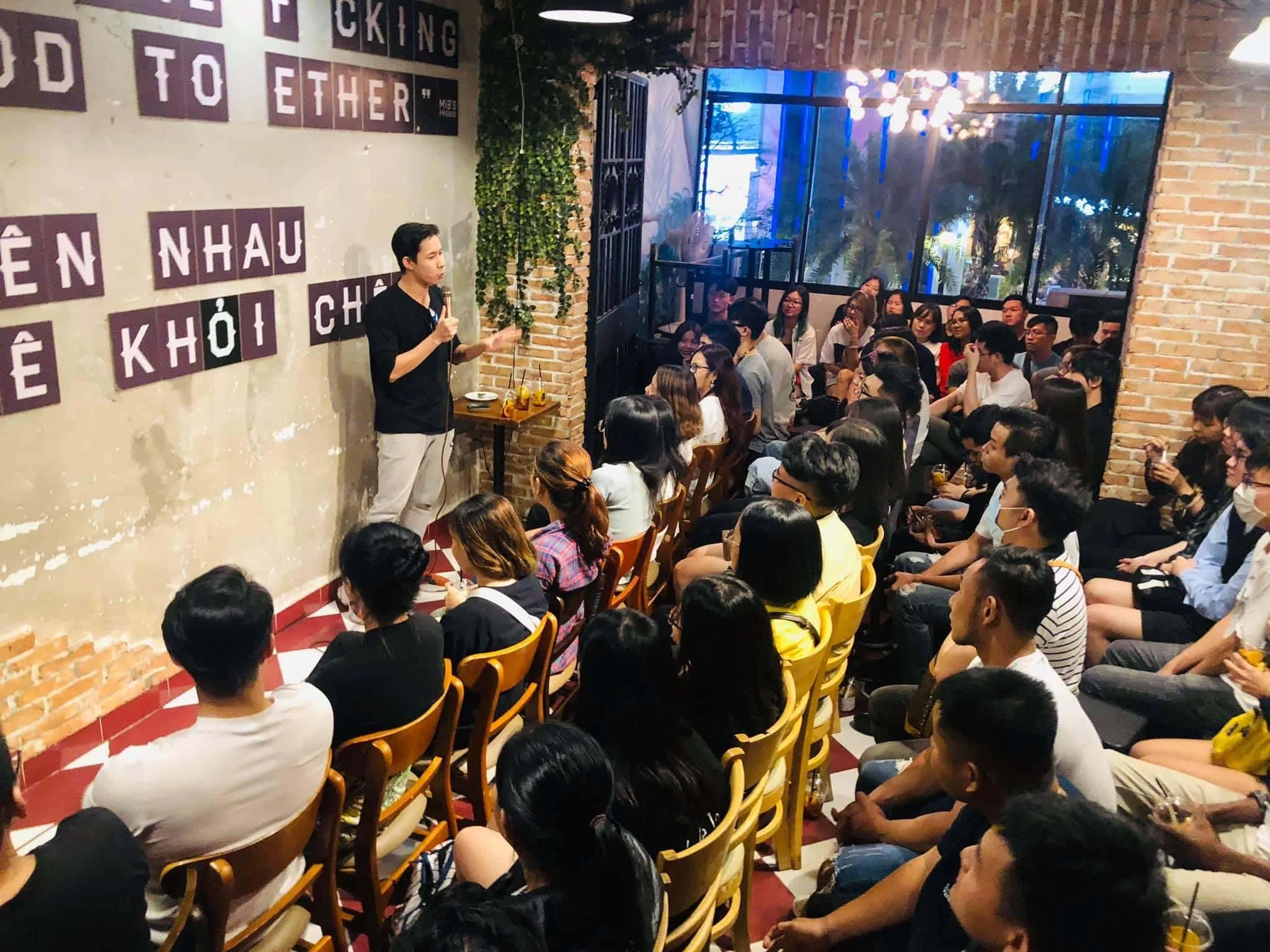 Hài độc thoại luôn cuốn hút giới trẻ theo cách đặc biệt - Ảnh: nguồn fanpage Sài Gòn Tếu