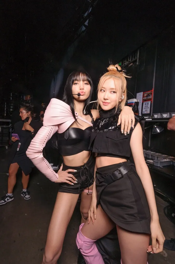 Lisa trở thành nữ nghệ sĩ solo Kpop đầu tiên đạt giải tại MTV VMAs 12