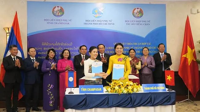 ký kết hợp tác với Hội LHPN Thủ đô Viêng Chăn và Tỉnh Champasak 