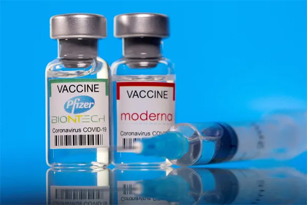FDA cấp phép đối với vắc xin phiên bản nâng cấp ngừa Omicron của Moderna và Pfizer 1