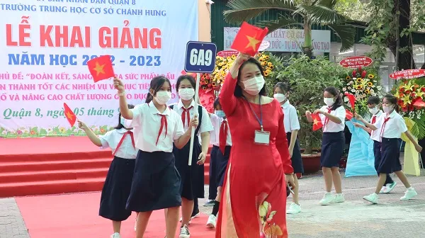 Trung ương Hội LHPN Việt Nam trao 20 suất học bổng cho học sinh mồ côi vì Covid-19 1