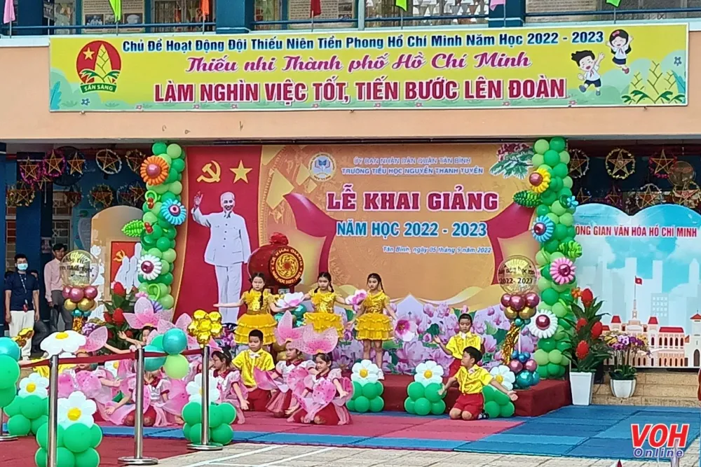 Học sinh TPHCM háo hức đón chào năm học mới