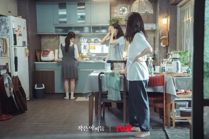 Little Women vừa lên sóng đã được khen hết lời, Kim Go Eun gây bão vì khả năng diễn xuất 'đỉnh' 5