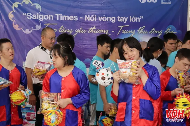 Mang Trung thu đến với trẻ em có hoàn cảnh đặc biệt tại Trung tâm Nuôi dưỡng và Bảo trợ trẻ em Gò Vấ 1