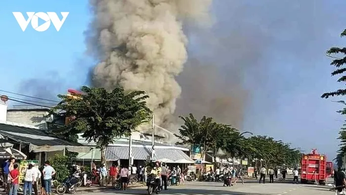 Tin nóng chiều 9/9: Cháy lớn tại căn nhà chứa phế liệu ở Bình Dương 2