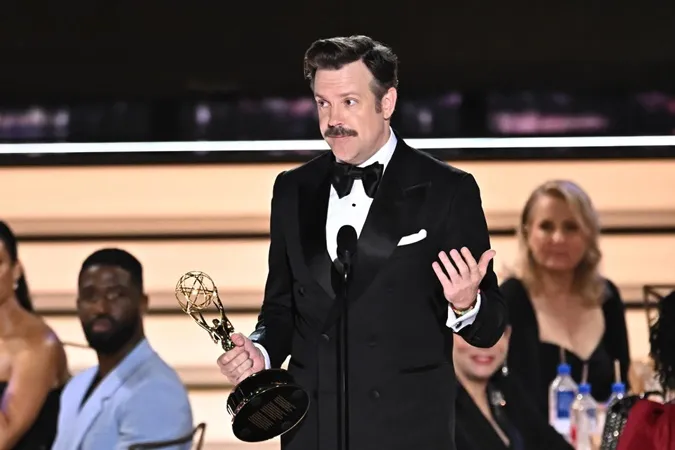 Danh sách thắng giải Emmy 2022: Squid Game lập kỉ lục nhưng gây tranh cãi 5