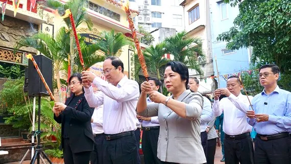 Phó Bí thư Thành ủy TPHCM Nguyễn Hồ Hải cùng lãnh đạo TP dâng hương Đức Thánh Trần Hưng Đạo