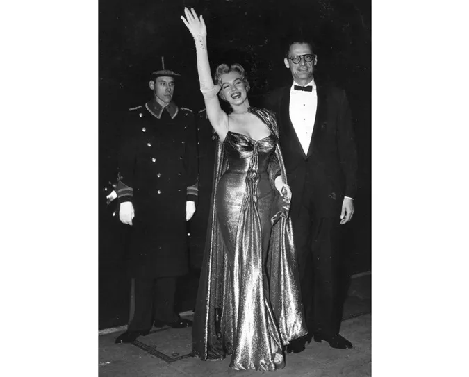 Cuộc gặp gỡ huyền thoại của Nữ hoàng Elizabeth II và minh tinh Marilyn Monroe 4