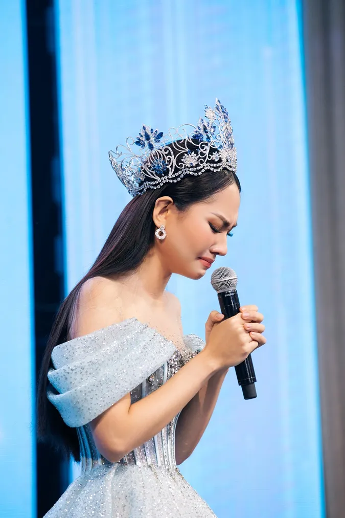Hoa hậu Mai Phương bán vương miện giá 3 tỷ đồng, được mạnh thường quân tặng ngược trở lại 6