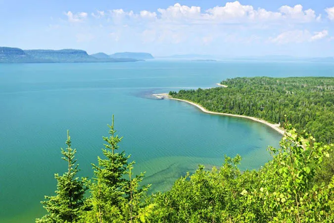 Top 11 hồ tự nhiên và nhân tạo lớn nhất thế giới 3