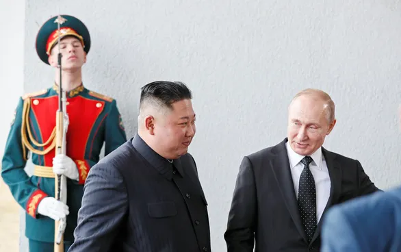 Chủ tịch Triều Tiên Kim Jong-un và Tổng thống Nga Vladimir Putin gặp nhau tại TP Vladivostok hồi năm 2019. Ảnh: Reuters