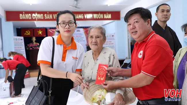 Quận 8: Gần 3 tỷ đồng chăm lo cho người cao tuổi neo đơn 1