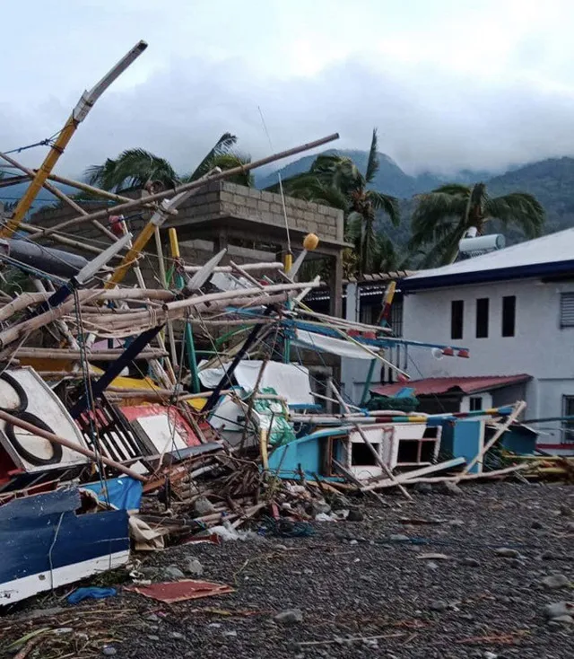 Những nạn nhân đầu tiên thiệt mạng do bão Noru là 5 nhân viên cứu hộ Philippines 1