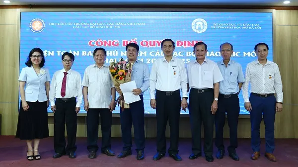 Tổng Câu lạc bộ Giáo dục mở: Kết nối hơn 170 điểm cầu 1