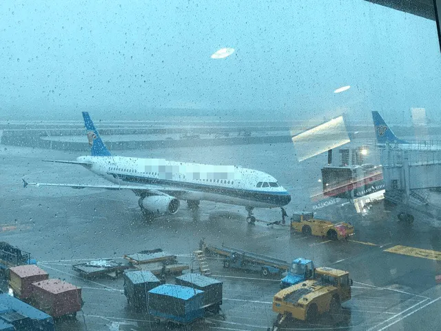 Thêm 5 sân bay tạm đóng cửa do ảnh hưởng của bão Noru 1
