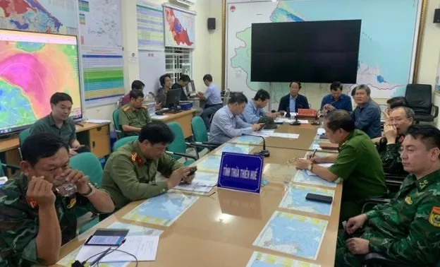Điều hành phòng chống bão Noru: Phó Thủ tướng Lê Văn Thành họp xuyên đêm ở tâm bão 2