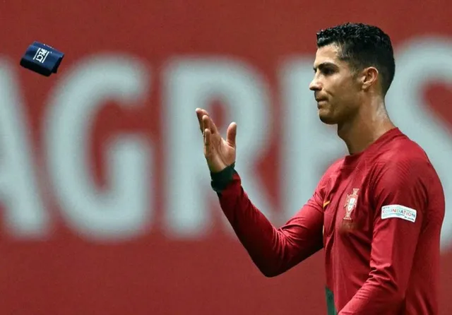 Ronaldo lại ném băng đội trưởng Bồ Đào Nha - Qatar chi 200 tỉ USD cho World Cup 2022
