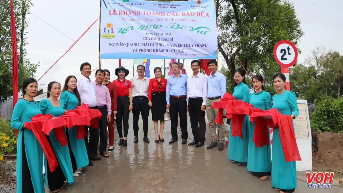 Sát cánh cùng gia đình Việt khánh thành cầu Bào Dừa ở Kiên Giang